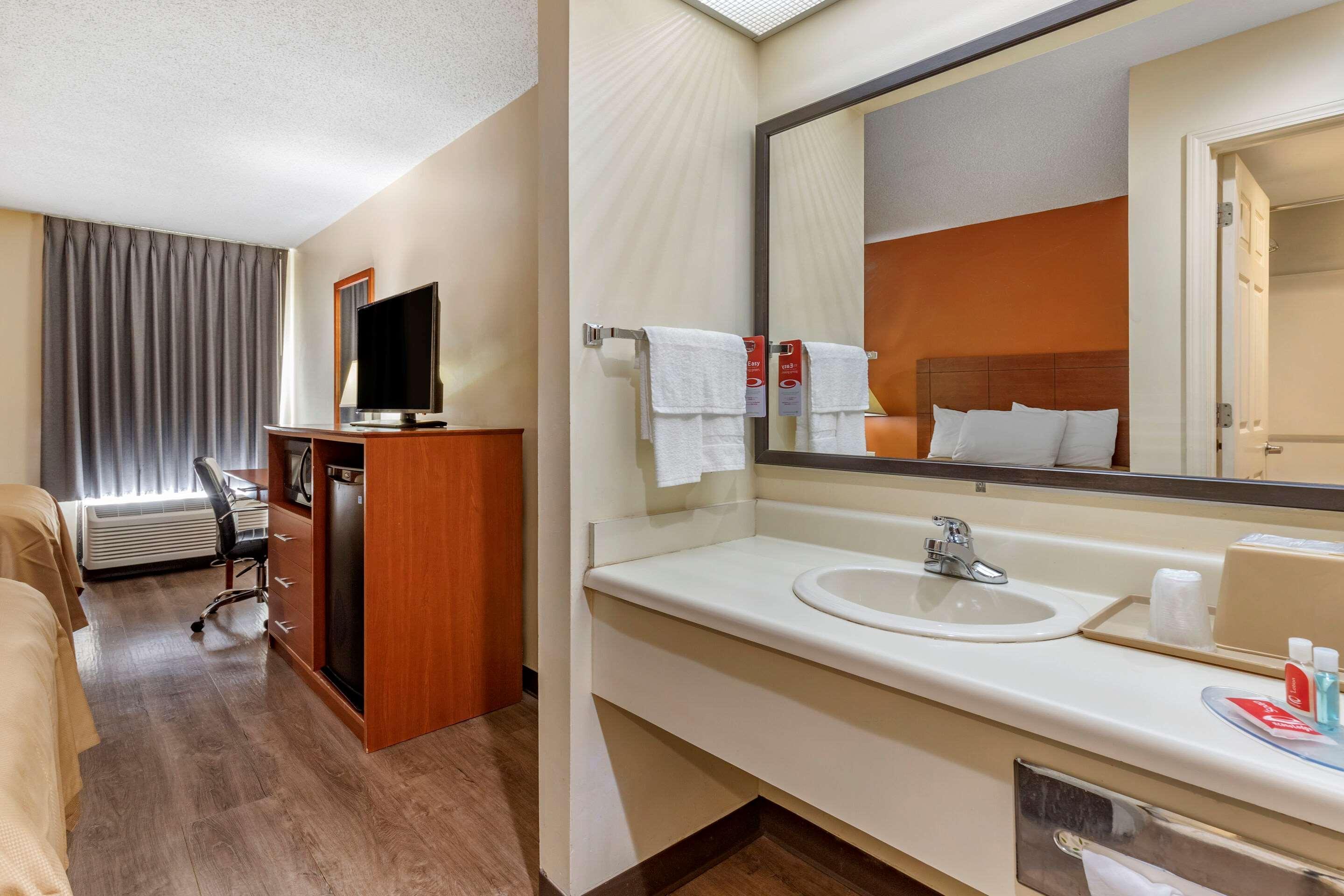 Econo Lodge St. Stephen Bagian luar foto