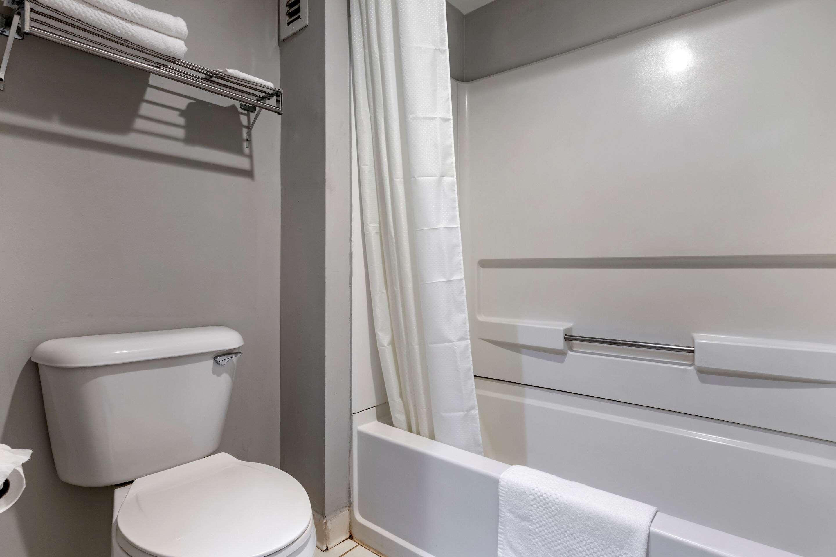 Econo Lodge St. Stephen Bagian luar foto