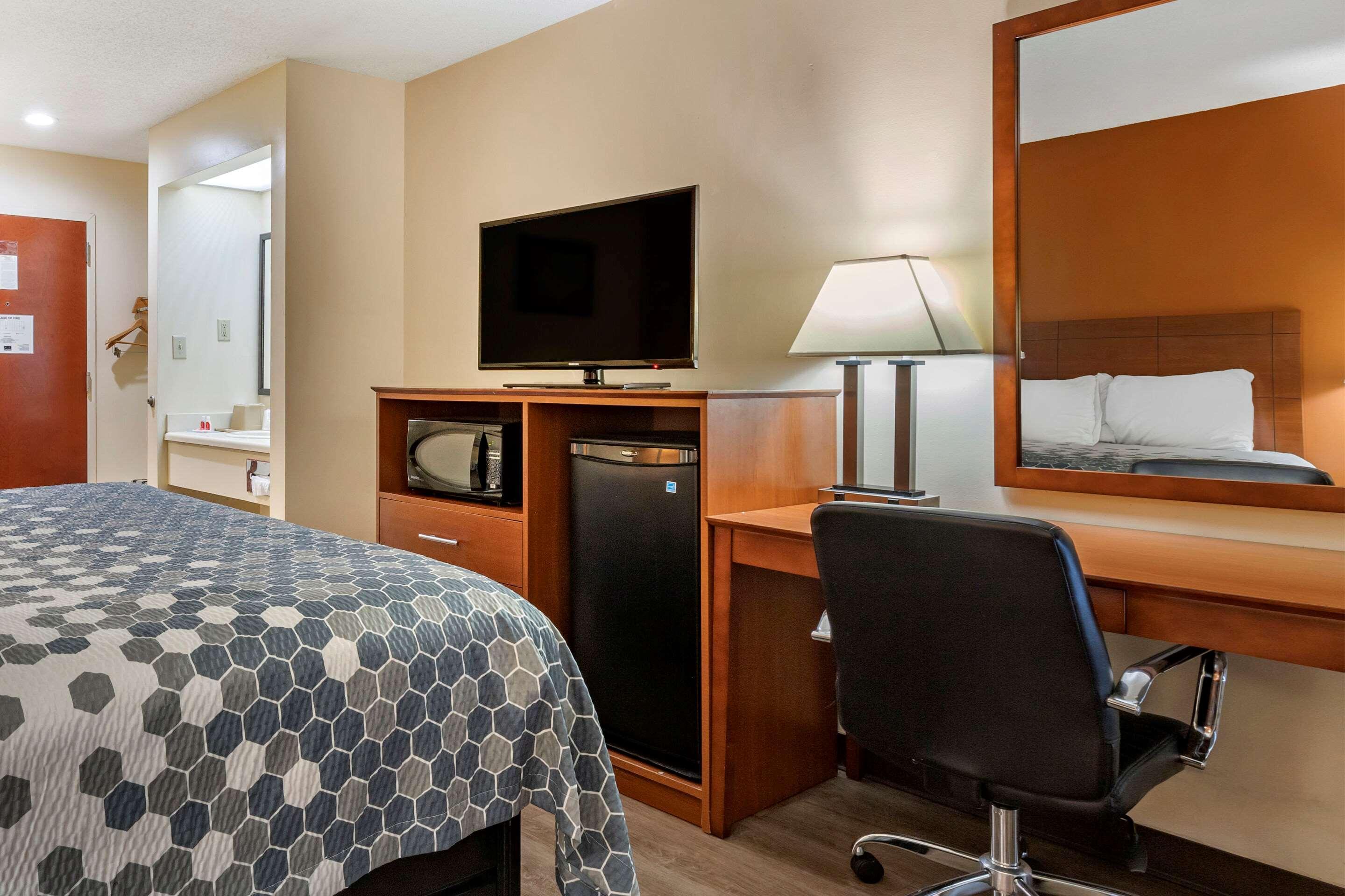 Econo Lodge St. Stephen Bagian luar foto