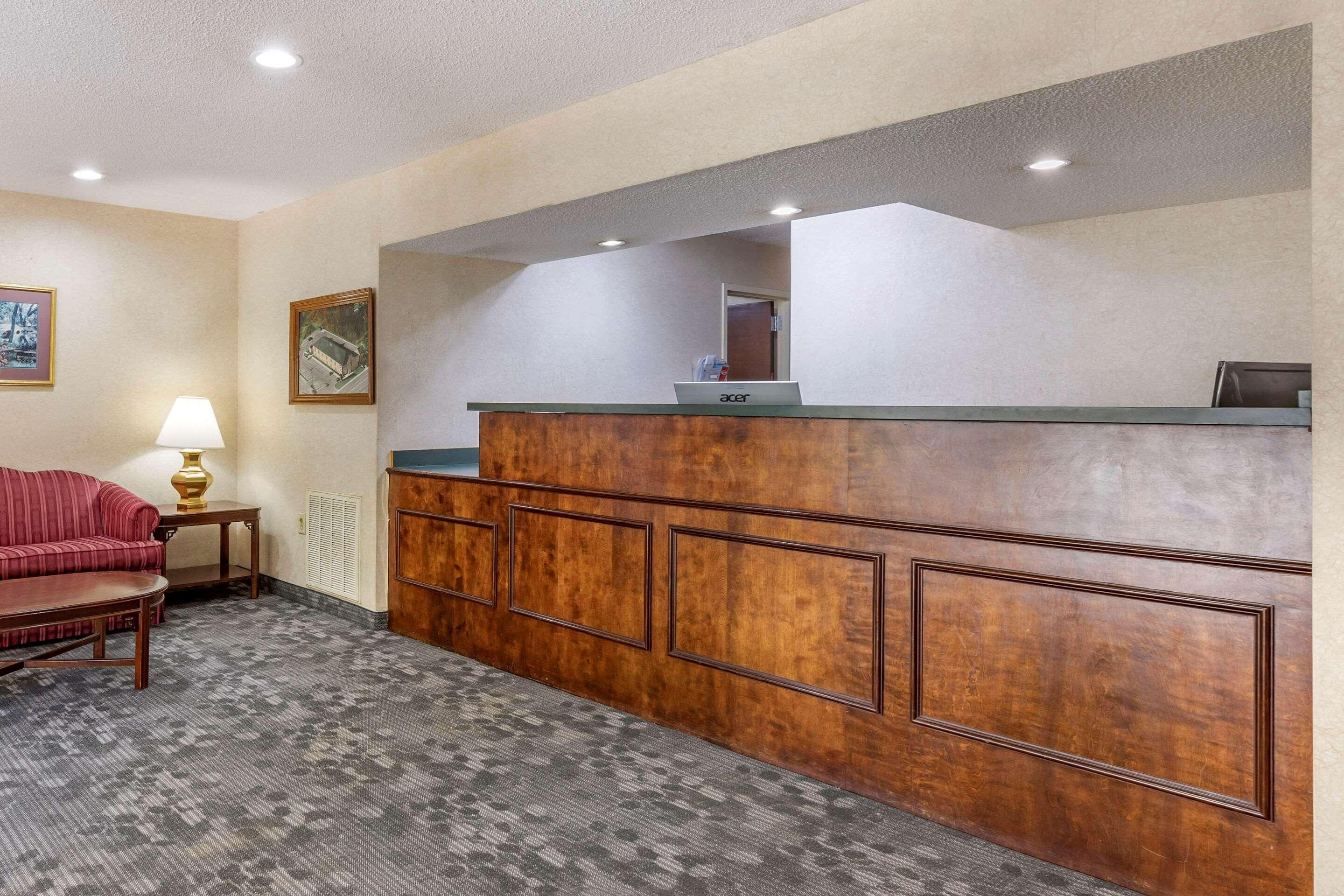 Econo Lodge St. Stephen Bagian luar foto