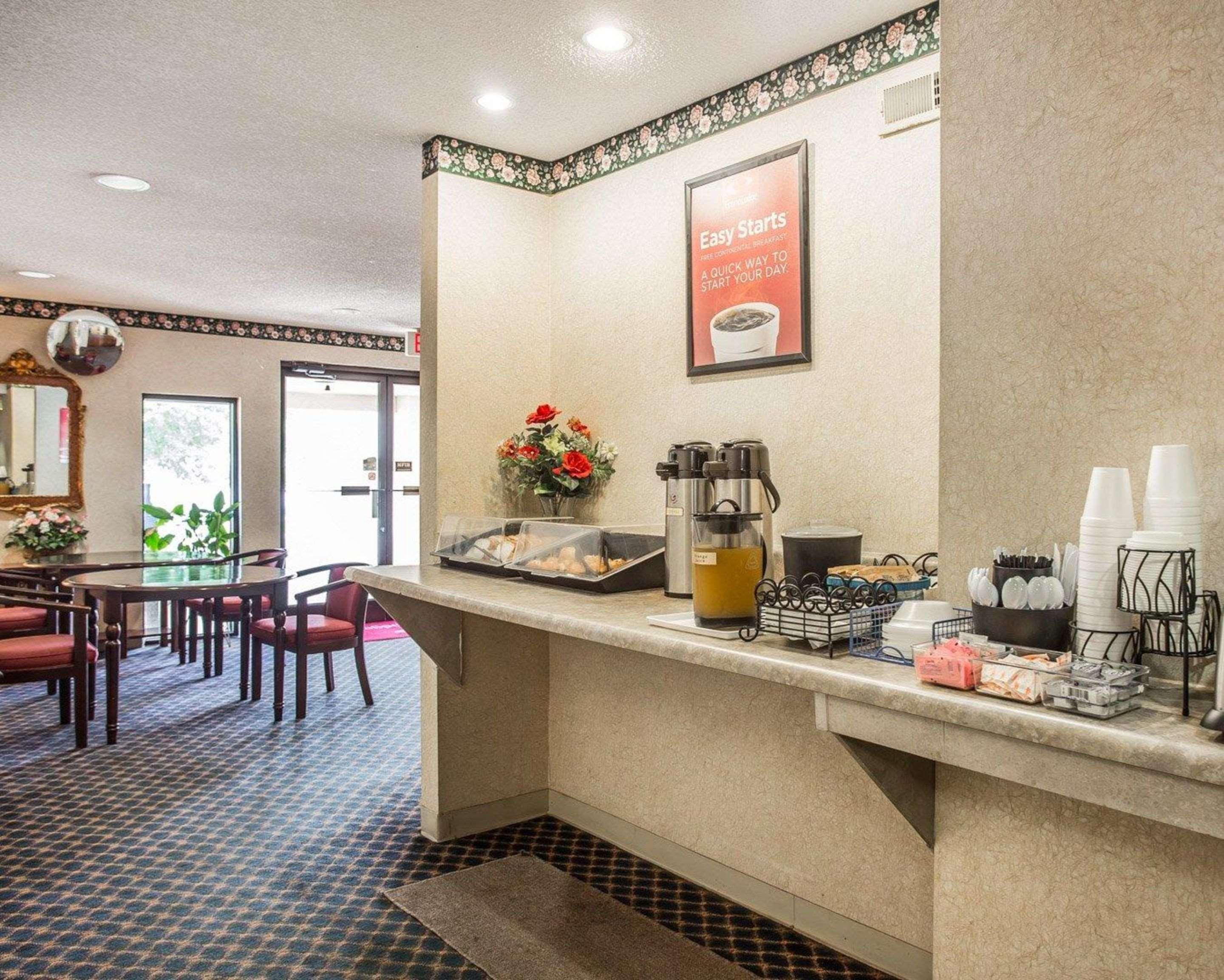 Econo Lodge St. Stephen Bagian luar foto