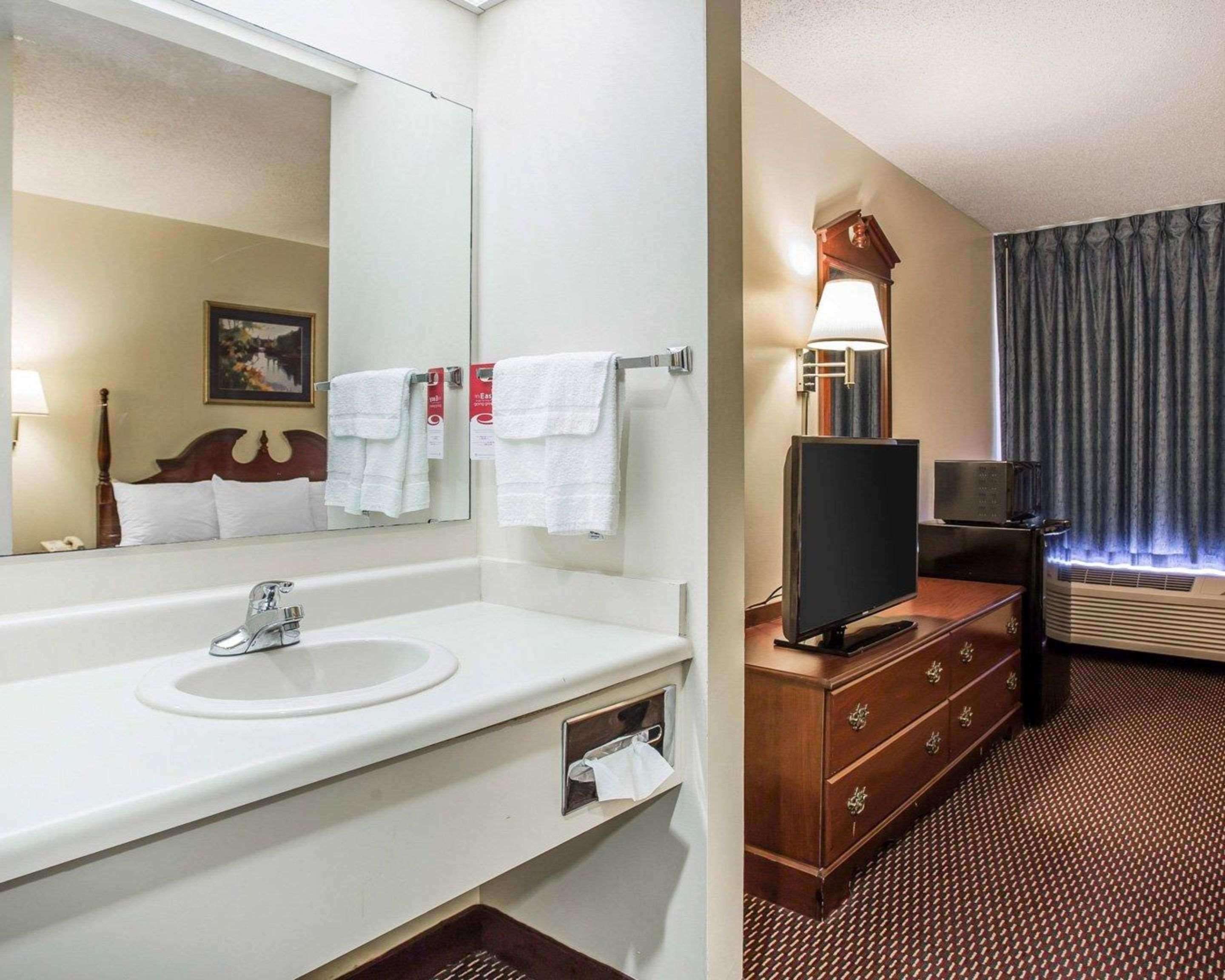 Econo Lodge St. Stephen Bagian luar foto